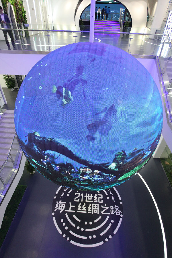 古城新貌，，，，，，，，918博天堂科技长卷誊写“大美宝安”