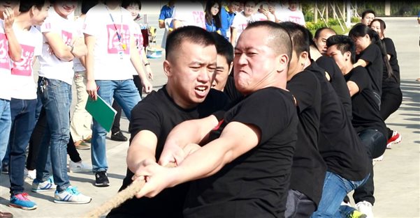 山可崩，，，，，地可裂，，，，，我绝不松手！