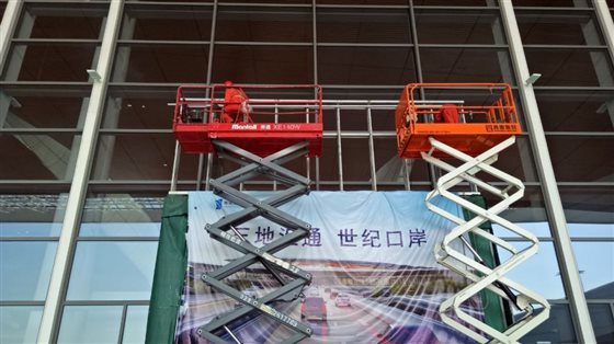 ▲不畏艰难，，，，，，，，争分夺秒赶工期